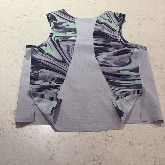 Lululemon Swift ventilated running tank SZ 2 - Picture 9 of 12
